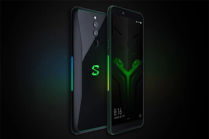 Là smartphone dành cho game thủ nên Xiaomi Black Shark Helo được trang bị vi xử lý Qualcomm Snapdragon 845 lõi 8 với xung nhịp tối đa 2,8 GHz, GPU Adreno 630. RAM 6 GB/ROM 128 GB, RAM 8 GB/ROM 128 GB, RAM 10 GB/ROM 256 GB, không có khay cắm thẻ microSD. Hệ điều hành Android 8.0 Oreo, được tùy biến trên giao diện MIUI 10.