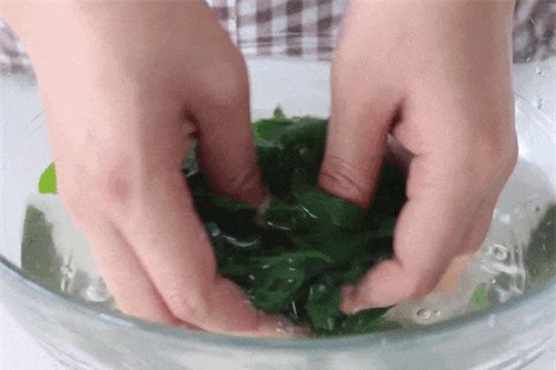 Clip: Trị dứt điểm bệnh mồ hôi tay bằng các nguyên liệu trong bếp