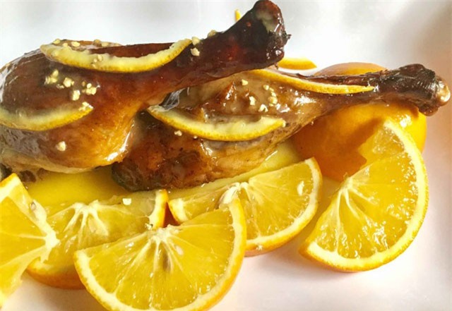 Đùi vịt sốt cam mềm thơm, ngấm gia vị khiến cả nhà mê mệt