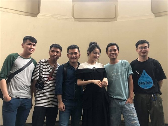 Chuyện showbiz: Cố tình mặc đồ đen, Nhã Phương vẫn để lộ bụng bầu?