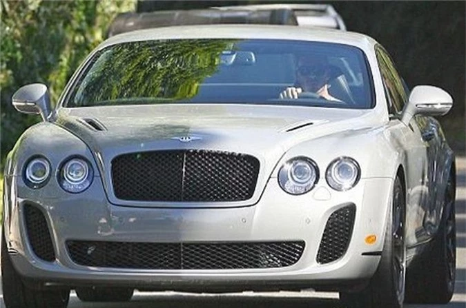 'Choáng' trước bộ sưu tập toàn siêu xe của David Beckham
