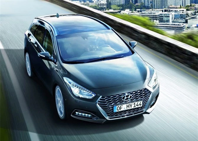 Hyundai i40 bản nâng cấp thông minh hỗ trợ tránh va chạm.