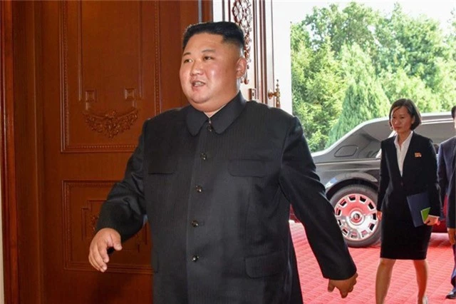 Lãnh đạo Triều Tiên Kim Jong Un trên đường đi dùng bữa trưa với Bộ trưởng Ngoại giao Mỹ Mike Pompeo (Nguồn: Alamy Live News)