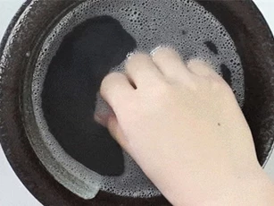 Clip: Xử lý keo dán sắt dính vào tay trong một nốt nhạc