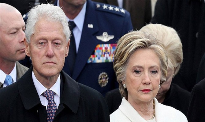 Mỹ phát hiện bưu kiện nghi chứa thuốc nổ gửi tới nhà Obama, Clinton