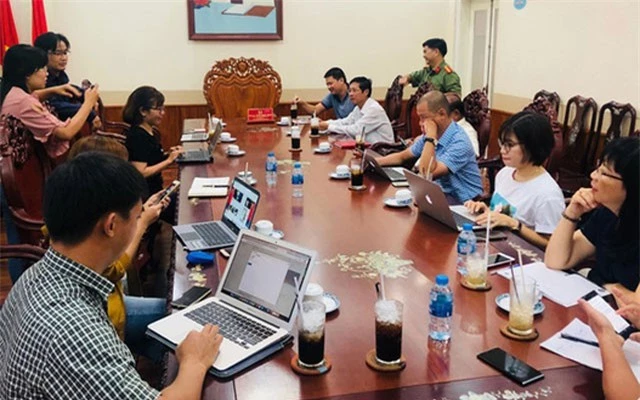 Đông đảo PV các cơ quan báo chí có mặt trước cuộc họp báo do Công an TP Cần Thơ tổ chức - Ảnh: H.T.D.