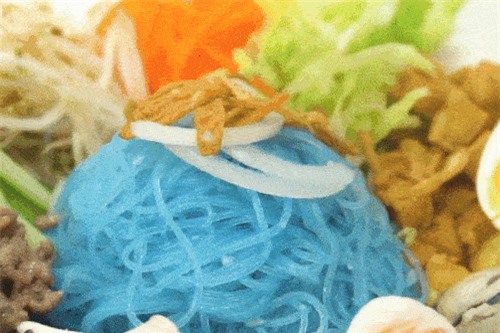 Clip: Làm món miến trộn có thể đổi màu 'thần kỳ' nhờ bí kíp này