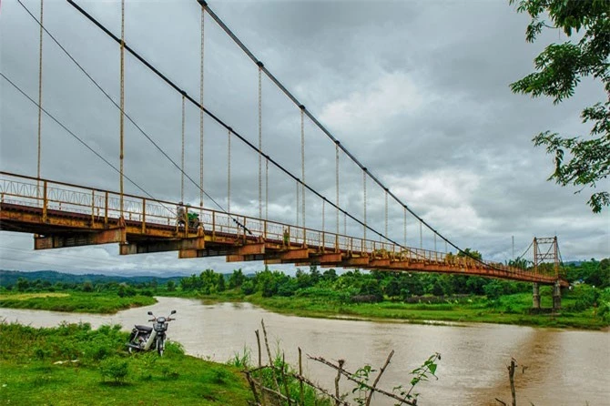 Cầu được khởi công xây dựng vào tháng 3/1993, và được đưa vào sử dụng vào tháng 5/1995. Ảnh: Lê Thanh Sơn.
