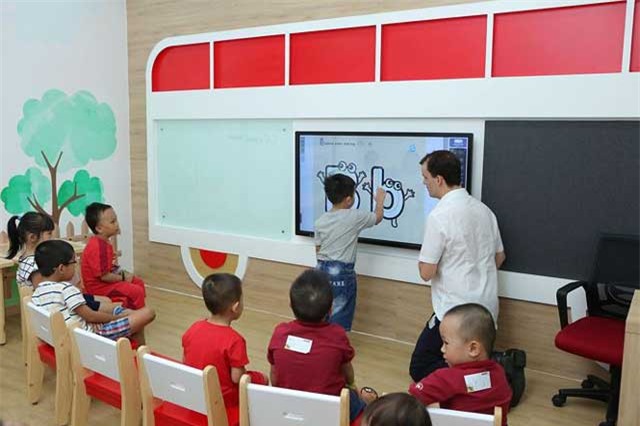 Phụ huynh không nên nôn nóng khi trẻ học tiếng Anh