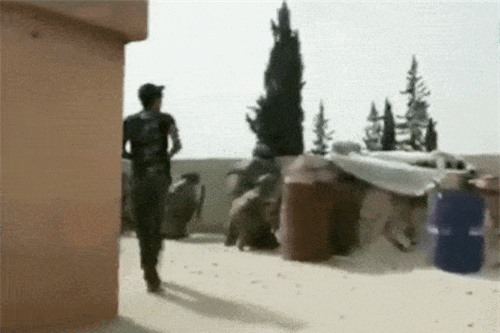 Clip: Quân đội Mỹ đấu súng với lực lượng Hồi giáo cực đoan ở Syria