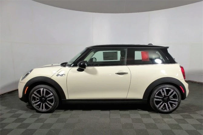 5. Mini Cooper 2019 (giá khởi điểm: 21.900 USD).