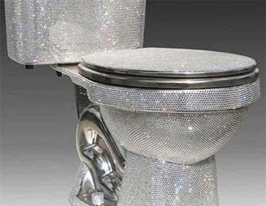 Những chiếc bồn cầu 'đắt xắt ra miếng' của giới siêu giàu