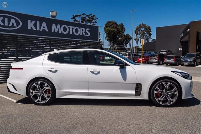 6. Kia Stinger GT 2018.