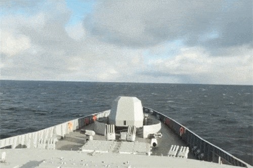 Clip: Cận cảnh tàu hộ vệ Nga phóng tên lửa bay xa 120 km