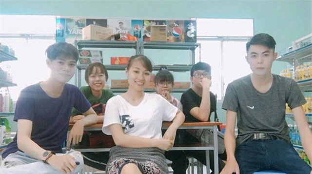 Giảng viên đi làm nhân viên siêu thị, bảo trì máy