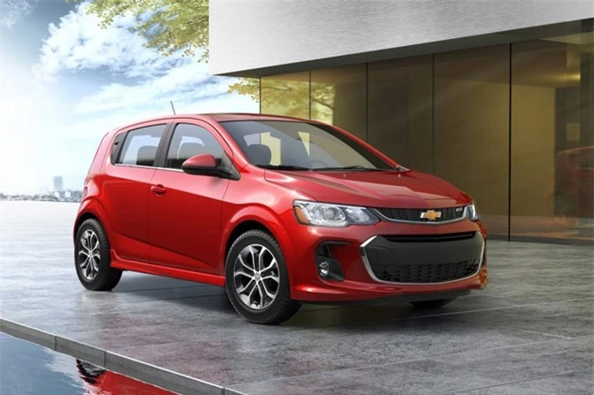 8. Chevrolet Sonic 2019 (giá khởi điểm: 15.420 USD).