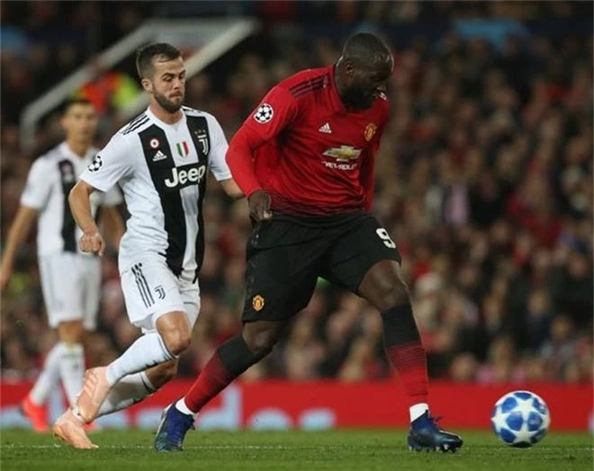 MU & Thảm họa Lukaku 8 trận tịt ngòi: Vì quá mê tập gym - 1