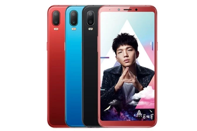 Samsung Galaxy A6s có 4 tùy chọn màu sắc gồm đen, đỏ, tím và xanh. Máy được lên kệ tại Trung Quốc từ ngày 1/11. Giá của phiên bản ROM 64 GB là 1.799 Nhân dân tệ (tương đương 6,05 triệu đồng). Phiên bản ROM 128 GB có giá 2.199 Nhân dân tệ (7,40 triệu đồng).