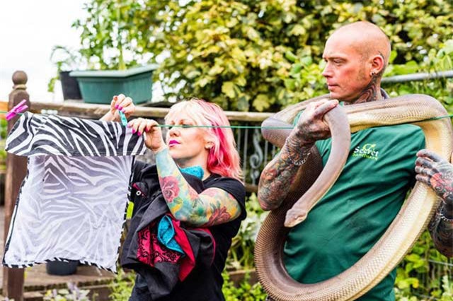 Cặp vợ chồng 'dị', nuôi thứ ai cũng khiếp