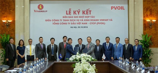 VinFast và PV Oil hợp tác triển khai trạm sạc và thuê pin cho xe điện