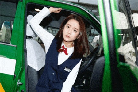 Clip: Nữ tài xế Nhật Bản khiến mạng xã hội “dậy sóng” vì quá xinh đẹp, thông minh