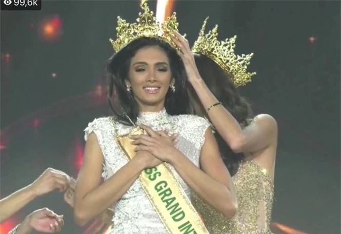 Hoa hậu Paraguay bất ngờ ngất xỉu trong giây phút đăng quang