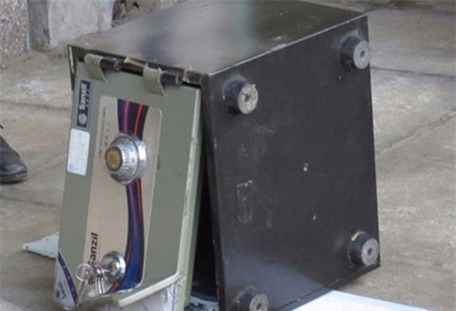 Trộm vứt két sắt chứa hơn 1 tỷ đồng ở An Giang