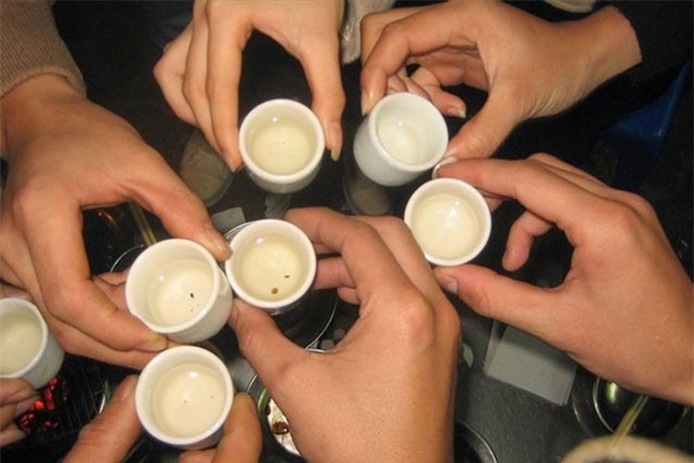 Tạm giữ kẻ đâm chết bạn nhậu ở Bình Thuận