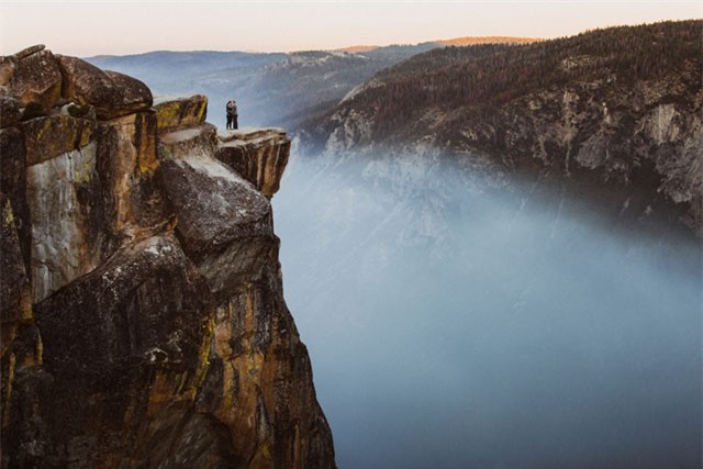 Cặp đôi chết thảm vì cầu hôn bên vách đá cao hơn 2.000m