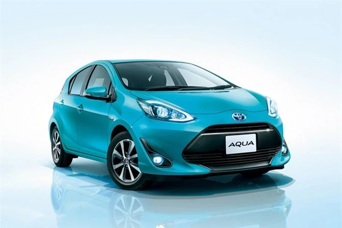 7. Toyota Aqua (doanh số: 96.906 chiếc).