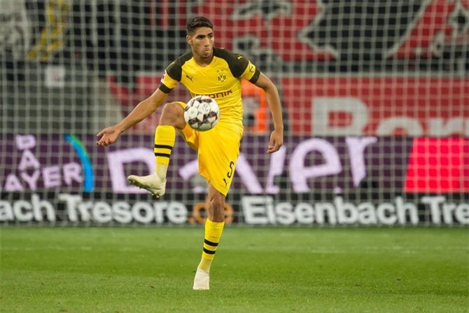 Hậu vệ trái: Achraf Hakimi (Borussia Dortmund).