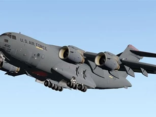 Vận tải cơ C-17 của Mỹ 'đánh rơi' xe bọc thép giữa rừng