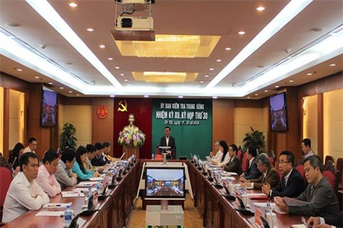 Ủy ban Kiểm tra Trung ương xem xét, thi hành kỷ luật nhiều cán bộ