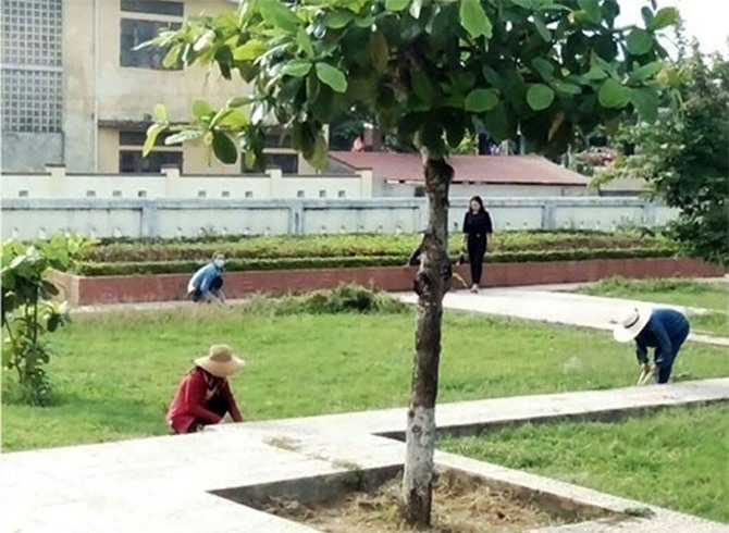 Giáo viên đánh vợ và dùng dao đe dọa đồng nghiệp