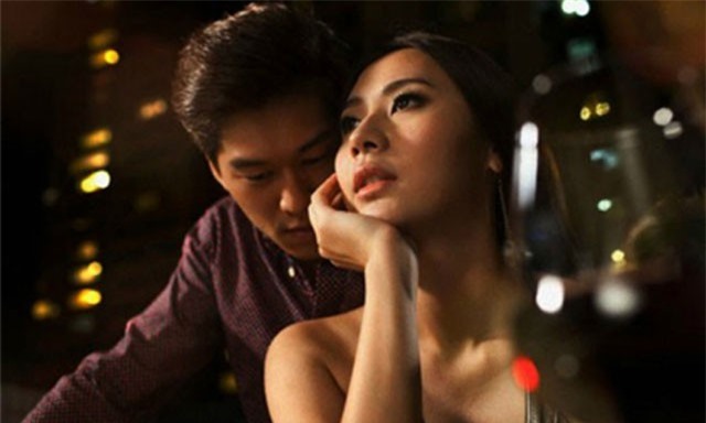 Tiện đường đi công tác, qua nhà bồ nhí để hú hí, tôi bắt gặp cảnh tượng chết lặng