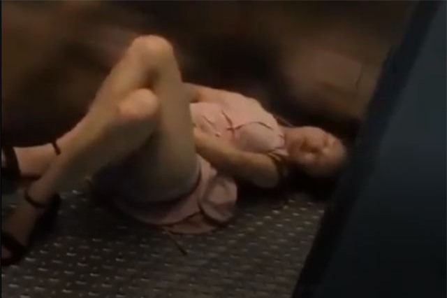 Clip: Cô gái say rượu làm chuyện gây “sốc” trong thang máy