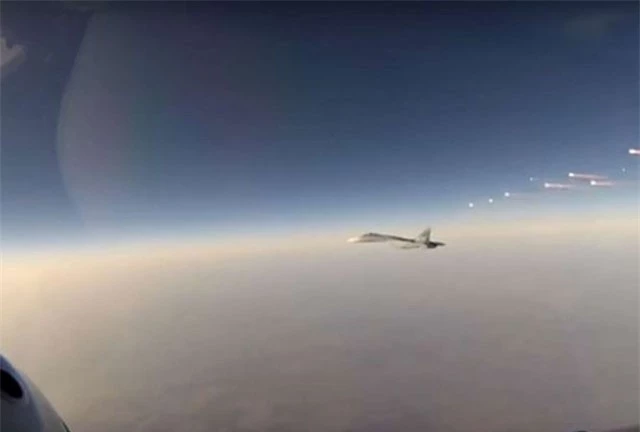 Không quân Nga tập dượt đánh đuổi kẻ thù trên không.