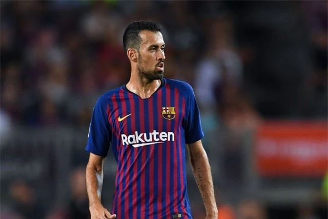 Tiền vệ: Sergio Busquets (Barcelona).