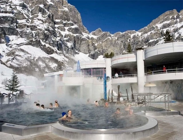 8. Leukerbad Therme, Thụy Sĩ.