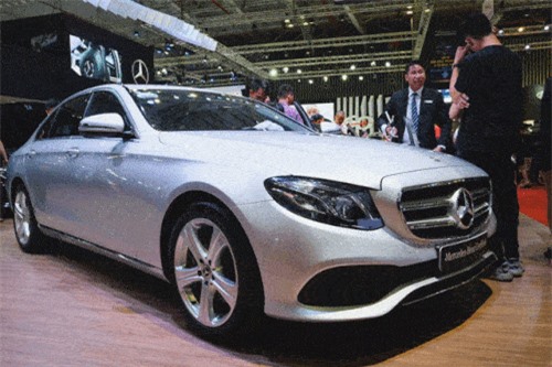 XE HOT QUA ẢNH (27/10): Honda ra mắt Civic phiên bản mới, Mercedes bán xe tân trang ở Việt Nam