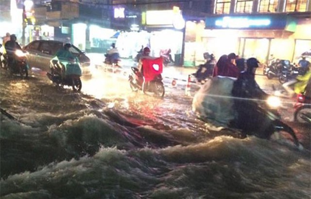 Dự báo thời tiết 27/10: Bắc Bộ mưa lạnh, Nam Bộ triều cường mức cao nhất