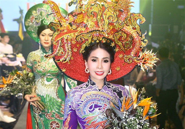 Em gái Lý Hùng về nước diễn thời trang cho Nguyên Vũ