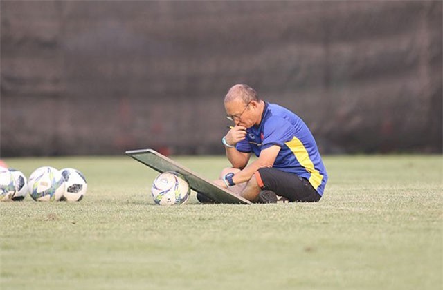 AFF Cup còn 12 ngày: HLV Park Hang Seo lo toan gì?