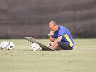 AFF Cup còn 12 ngày: HLV Park Hang Seo lo toan gì?