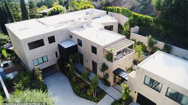 Kylie Jenner và bạn trai Travis Scott mua biệt thự gần 14 triệu USD