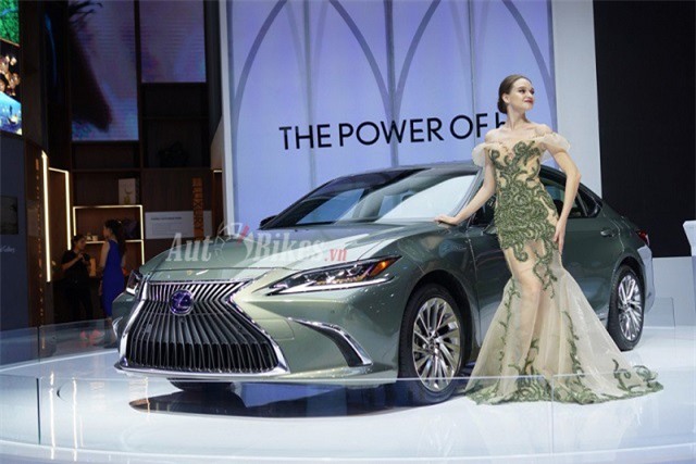 Xế sang Lexus ES 300h ra mắt thị trường Việt, đối đầu Audi A6