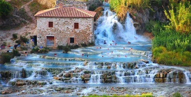 9. Terme di Saturnia, Saturnia, Italia.