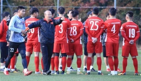 AFF Cup còn 12 ngày: HLV Park Hang Seo lo toan gì?