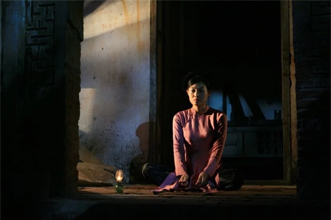 Thanh Hương có nhiều cảnh hát ca trù trong Thương nhớ ở ai. Trước khi đảm nhận vai này, cô đã theo học ca trù tại nhà nghệ sĩ Bạch Vân suốt 3 tháng và dành nhiều thời gian đi nghe ca trù tại nhà cổ Mã Mây (Hà Nội).