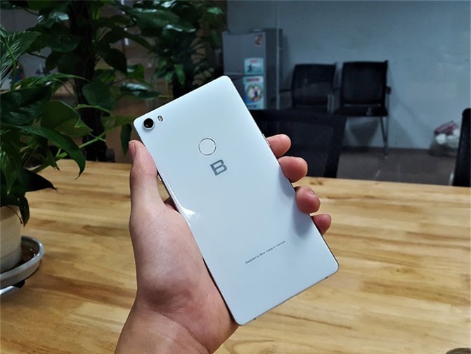 Bphone 3 cháy hàng - khó mua, nhiều người hâm mộ mạnh tay mua hẳn Bphone 3 Pro